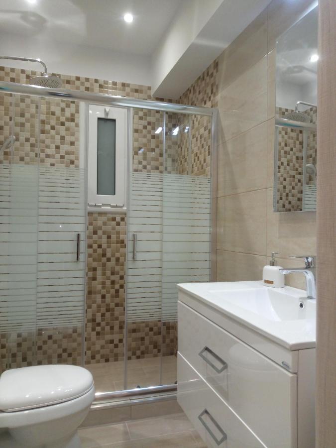 Cozy Studio Near Victoria Metro Station Athen Eksteriør billede